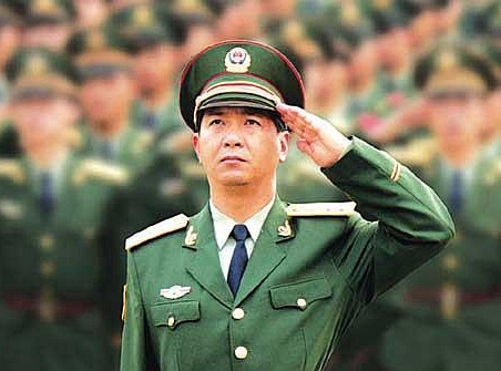 独臂英雄丁晓兵简介，独臂英雄丁晓兵，不屈的战士简介