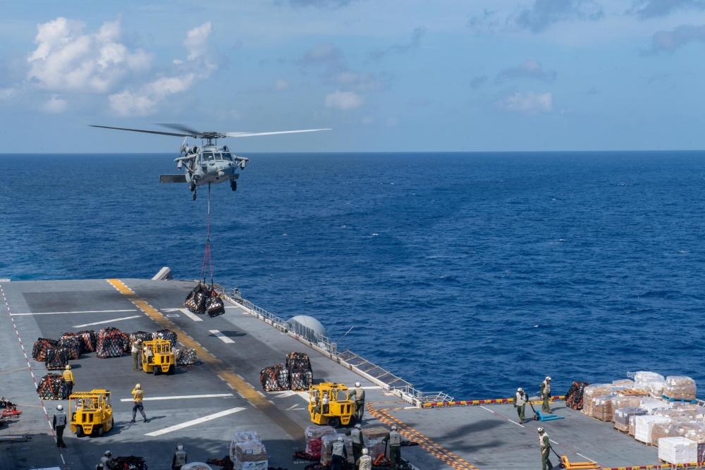 黄蜂级两栖攻击舰与F-35B，现代海战的新篇章，黄蜂级两栖攻击舰与F-35B，现代海战新篇章开启