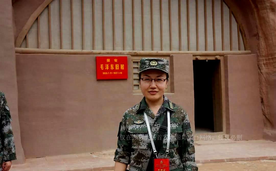 揭秘军事频道主持人李莉的故乡情怀，揭秘军事频道主持人李莉的故乡情怀之旅