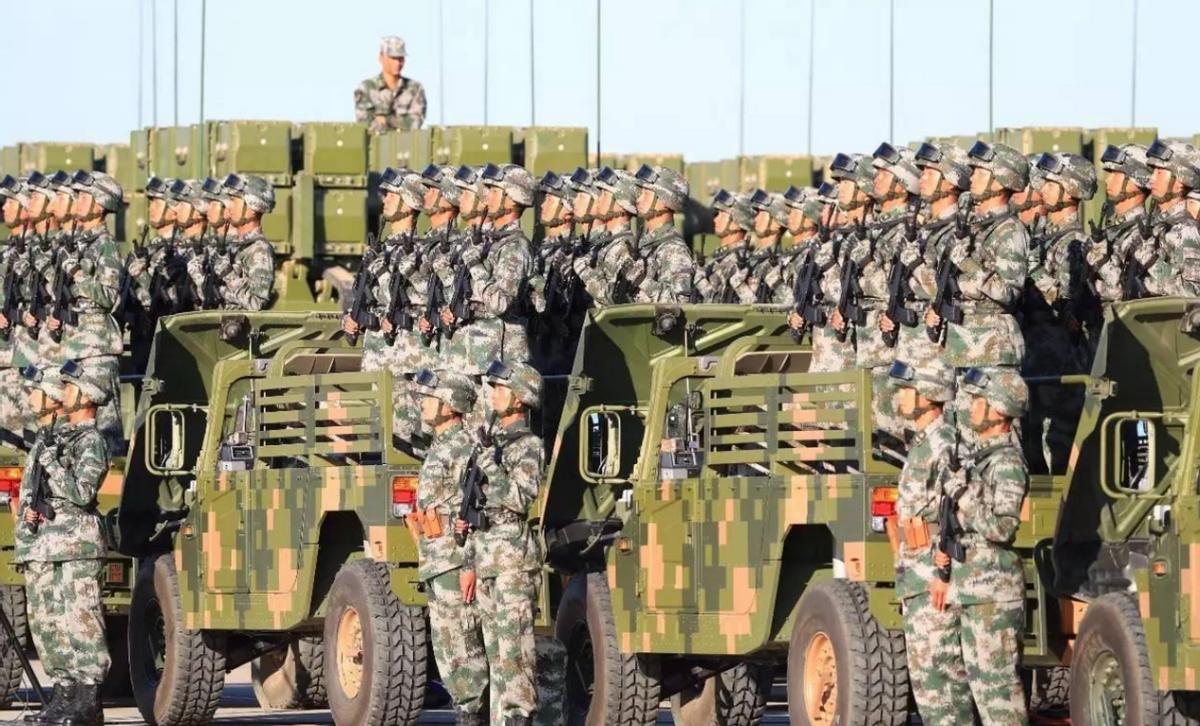 老外看朱日和阅兵视频,震撼的力量展示,老外视角下的朱日和阅兵,震撼力量展示