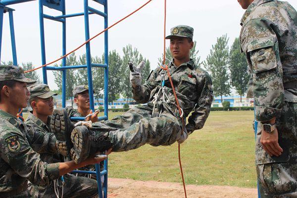 老外看朱日和阅兵视频,震撼的力量展示,老外视角下的朱日和阅兵,震撼力量展示