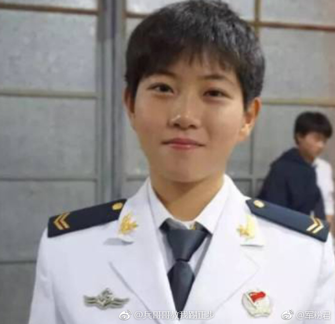 中国女兵帅气图片短发，展现新时代巾帼英雄的风采，新时代巾帼英雄风采，中国女兵帅气短发图片展