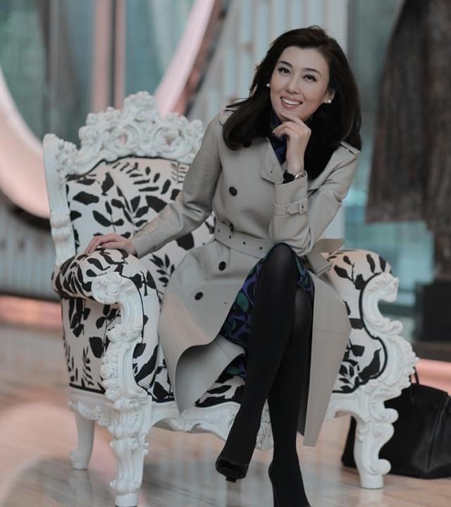 央视主持人第一美女——璀璨星辰下的优雅诠释者，央视主持人第一美女，璀璨星辰下的优雅传承者