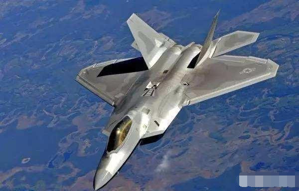歼-20与F-22,究竟哪个更美?一场空中霸主的美学探讨,歼-20与F-22,空中霸主的美学探讨,谁更美?
