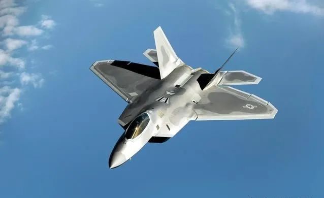 歼-20与F-22,究竟哪个更美?一场空中霸主的美学探讨,歼-20与F-22,空中霸主的美学探讨,谁更美?