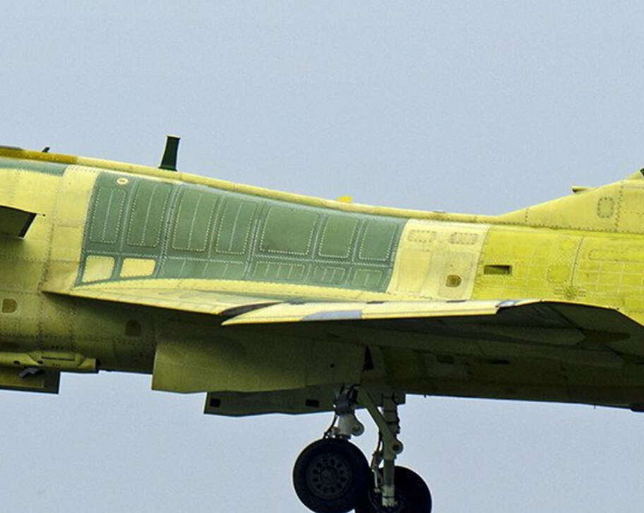 歼-10C新改型露面,揭示中国空军现代化进程的显著成果,歼-10C新改型揭示中国空军现代化进程飞跃成果