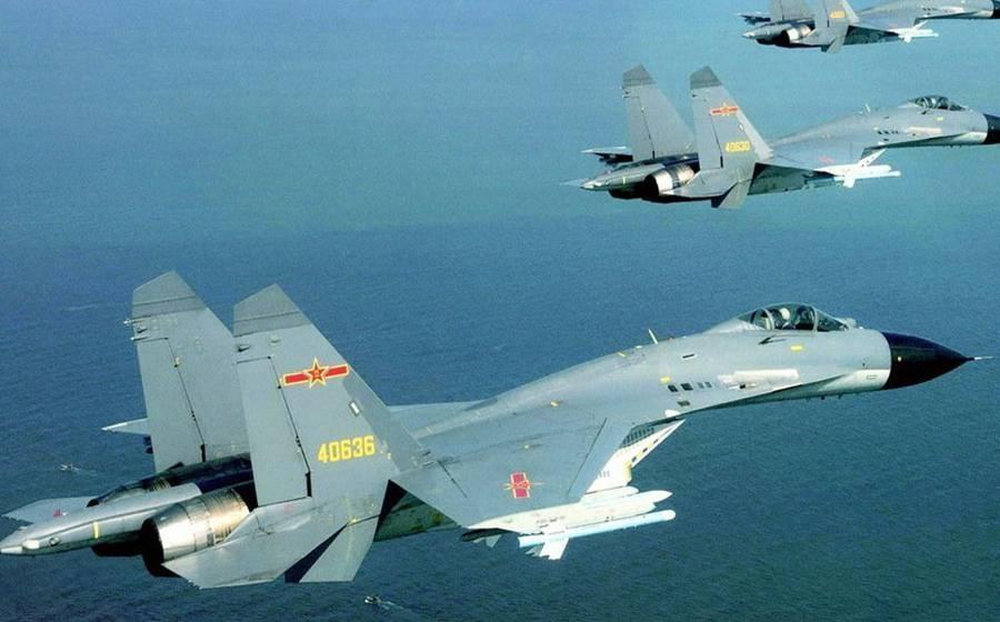 J10与J11的空战传奇，空中角逐的巅峰对决，J10与J11空战巅峰对决传奇，空中角逐的辉煌篇章