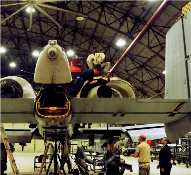 A-10攻击机的全天候工作能力探讨,A-10攻击机的全天候作战能力分析