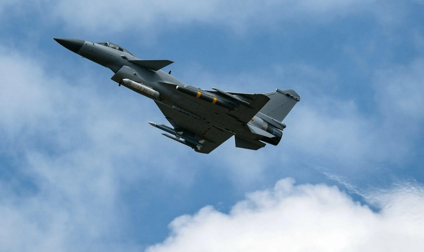 F16V战斗机与歼-10C,空中力量的两大杰出代表,F16V战斗机与歼-10C,空中力量的杰出代表对比