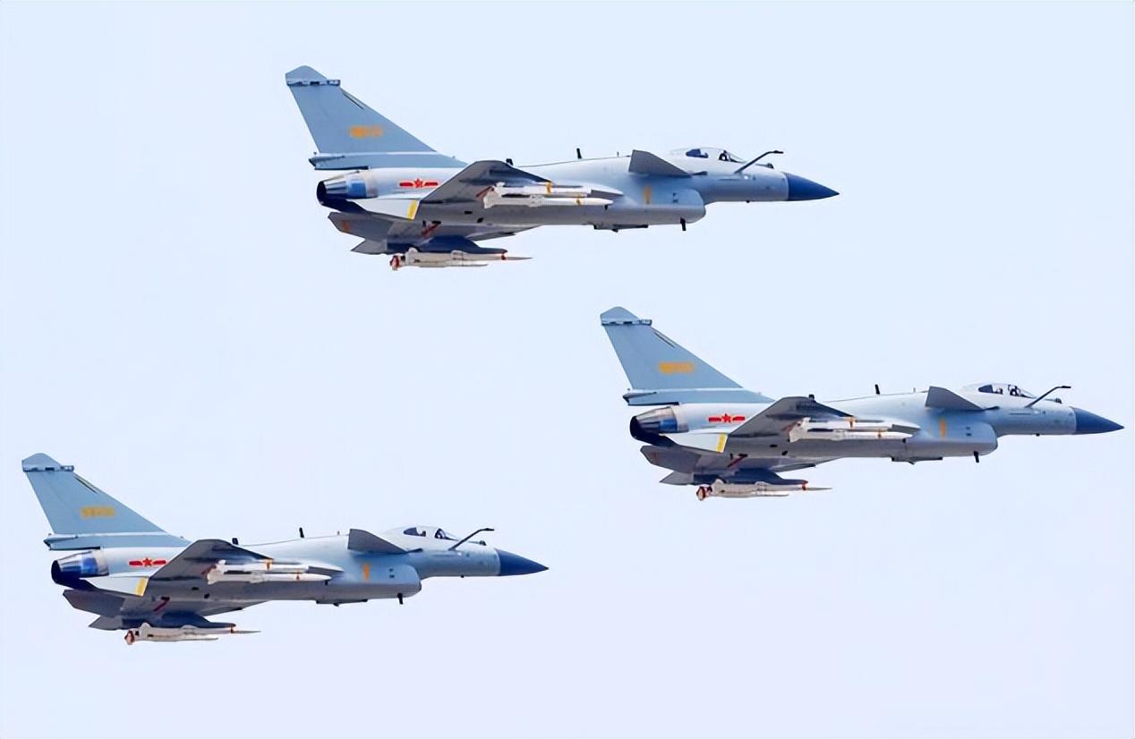 F16V战斗机与歼-10C,空中力量的两大杰出代表,F16V战斗机与歼-10C,空中力量的杰出代表对比