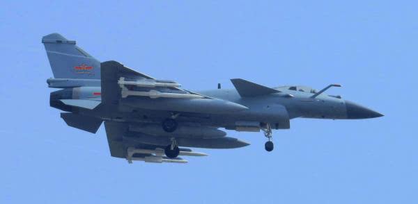 F16V战斗机与歼-10C,空中力量的两大杰出代表,F16V战斗机与歼-10C,空中力量的杰出代表对比