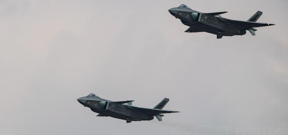 中国空军装备第四代隐形战斗机，迈向高端战略空军的新里程碑，中国空军装备第四代隐形战斗机，迈向战略空军新里程碑