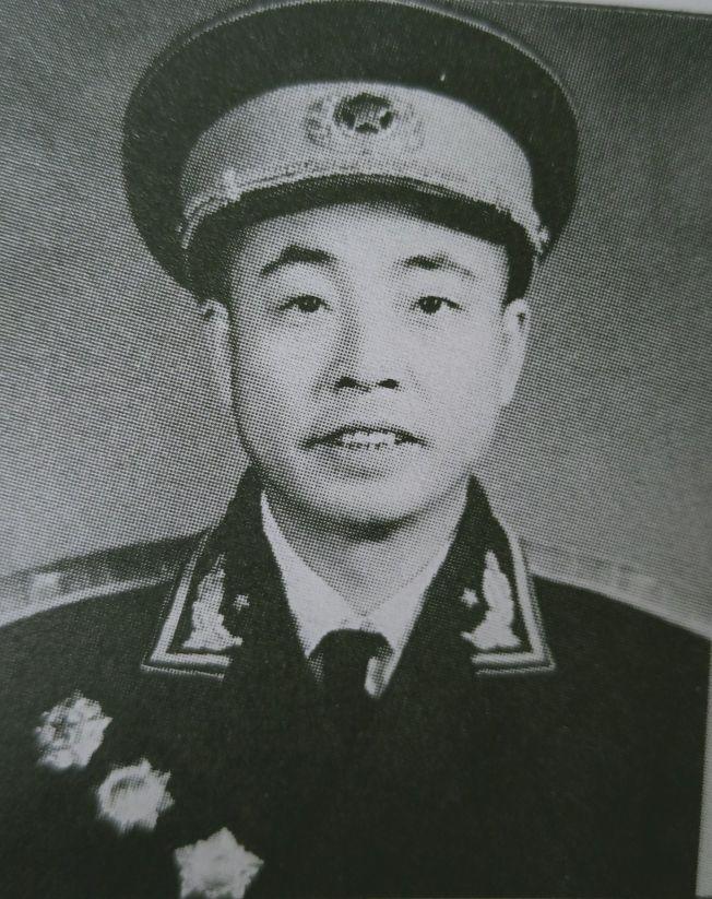 共和国勋章级别高不高？解读中国荣誉制度中的最高荣誉，中国荣誉制度之巅，共和国勋章的崇高地位解读
