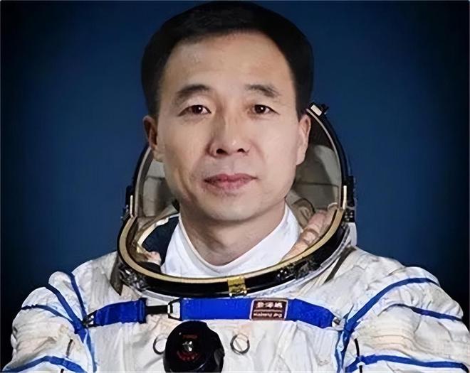 景海鹏的军级级别，正军级还是副军级？，景海鹏的军级级别，正军级还是副军级？