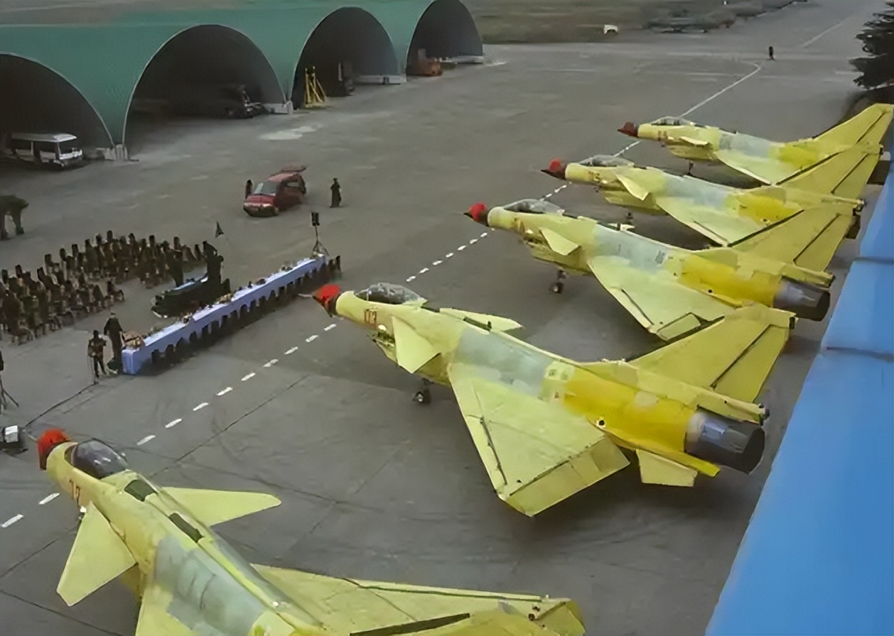 歼-10战斗机折叠方法,现代空战中的科技奇迹,现代空战科技奇迹,歼-10战斗机折叠技术揭秘