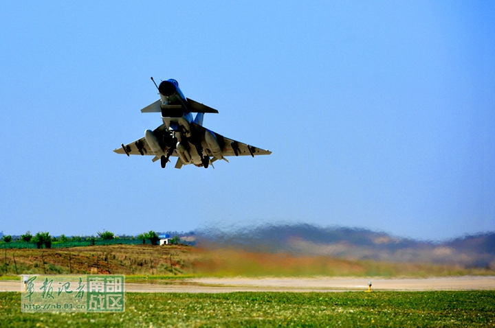 歼-10战斗机折叠方法,现代空战中的科技奇迹,现代空战科技奇迹,歼-10战斗机折叠技术揭秘