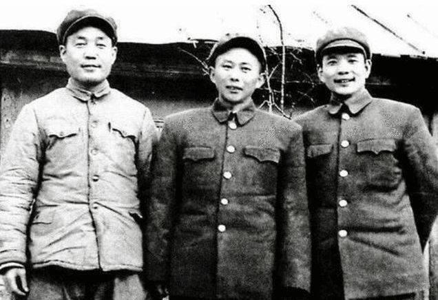 中央军事频道，爱我人民，爱我军，中央军事频道，热爱人民，致敬军队