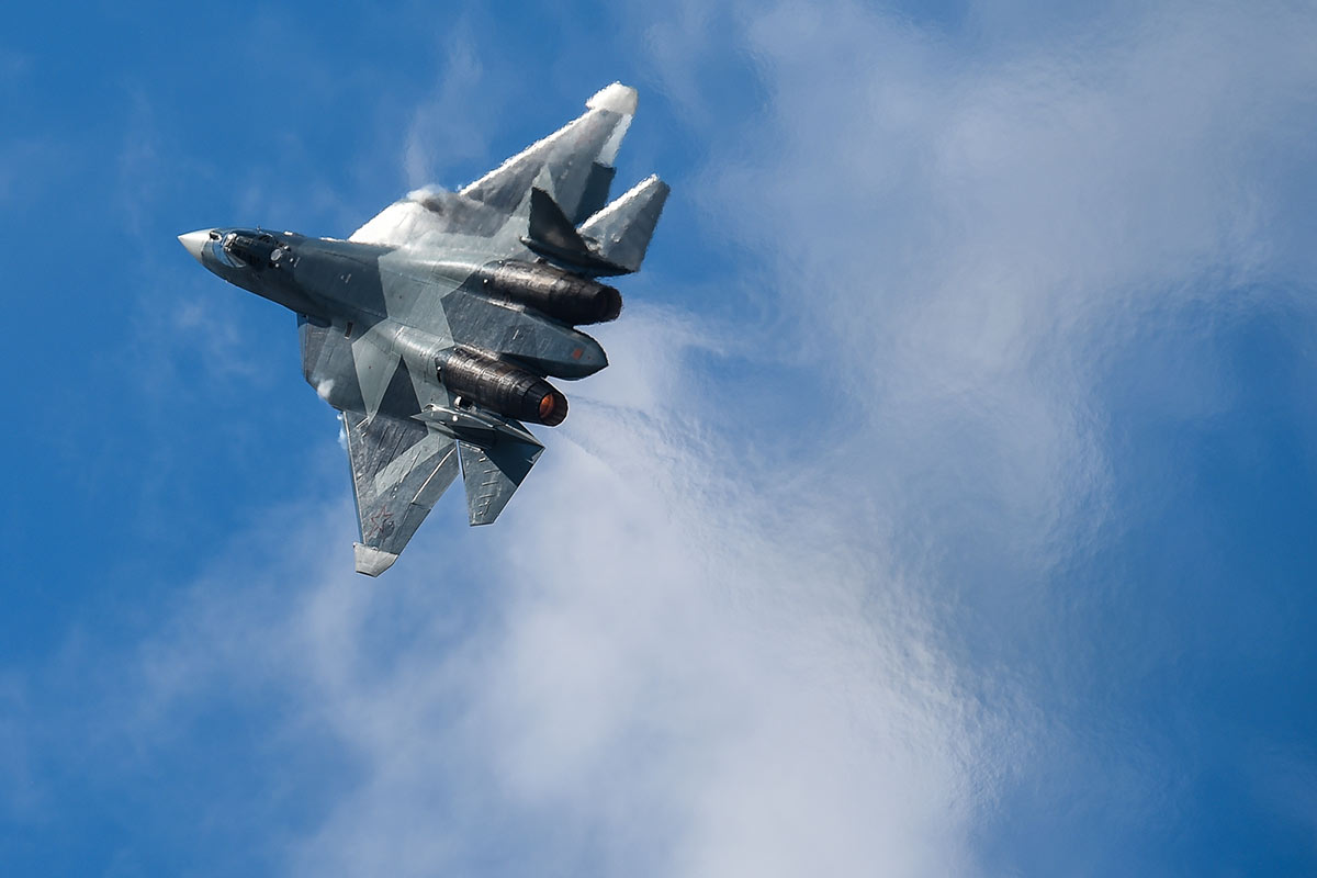 歼-20战机与T-50,空中巨龙的较量与参考启示,歼-20战机与T-50,空中巨龙的较量及其启示