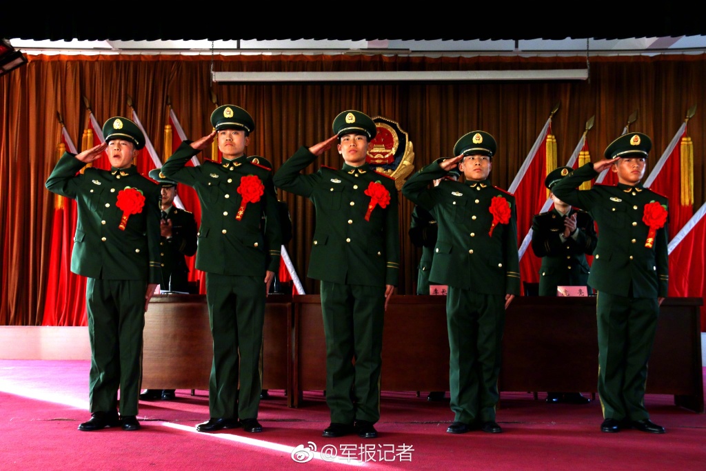 正式入列，迈向新征程的步伐与决心，正式入列，开启新征程，步伐坚定，决心不移