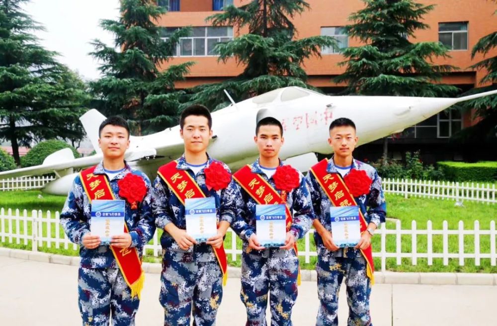 空军航空大学文职人员的角色与职责，空军航空大学文职人员的角色与职责解析