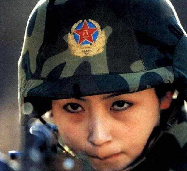 中国女兵的丰彩,坚韧、勇敢与荣耀,中国女兵的丰姿,坚韧、勇敢与荣耀的赞歌