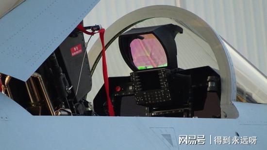 歼-10座舱揭秘,打开座舱盖的震撼瞬间,揭秘歼-10座舱,打开座舱盖的震撼瞬间