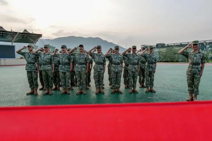 六个月新兵连的锤炼与挑战，新兵连六个月锤炼与挑战之旅