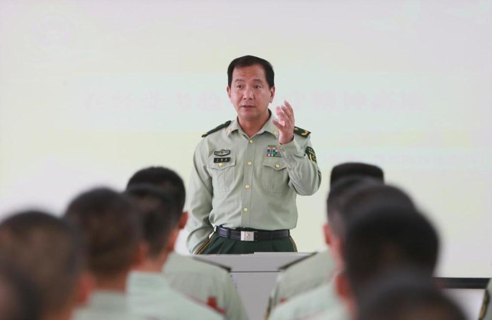 丁晓兵少将视察柳州支队，深化国防建设，强化军事素质，丁晓兵少将视察柳州支队深化国防建设强化军事素质行动启动