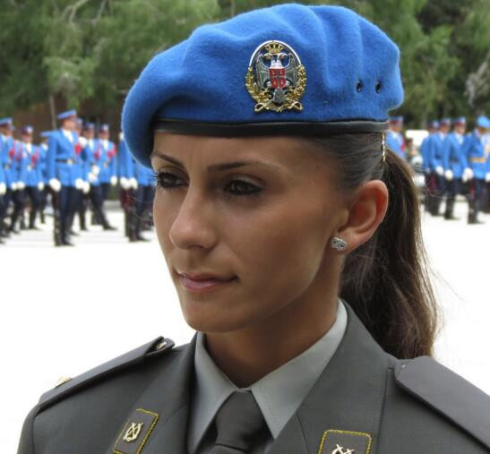 塞尔维亚女兵方队，展现力量与荣耀，塞尔维亚女兵方队，力量与荣耀的展现