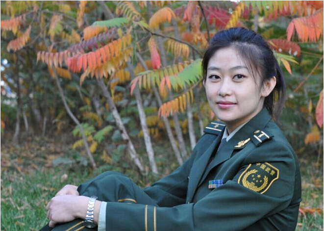 中央军事频道女兵谭如熙，新时代的女性力量，中央军事频道女兵谭如熙，新时代女性力量的璀璨之星