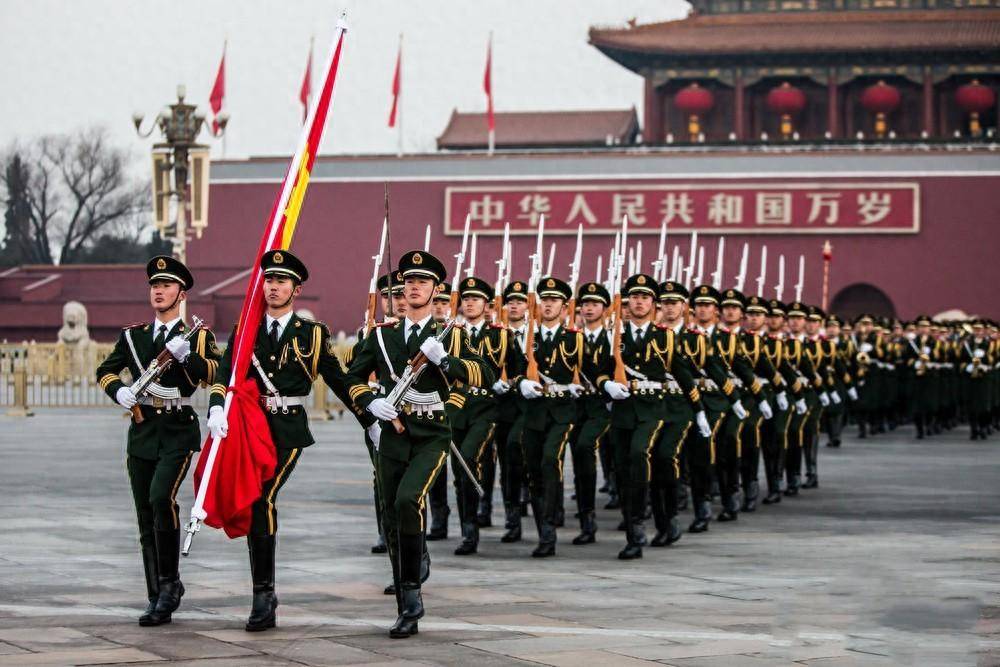 国旗护卫队，军衔与荣耀的交织，国旗护卫队，军衔荣耀与荣耀交织的荣光之路