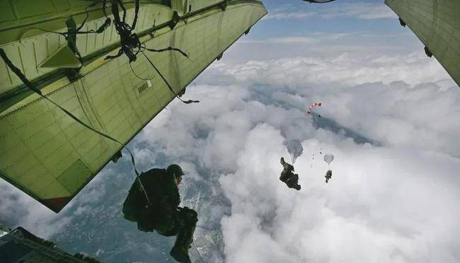 空降兵第15军历任军长，空降兵第15军历任军长一览