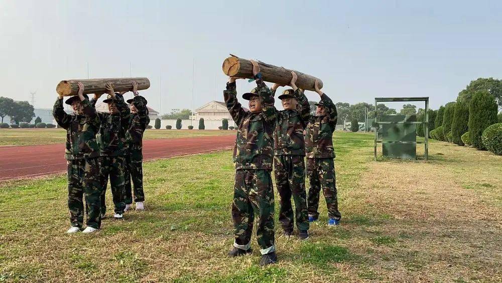 刚进入部队的日常训练，挑战与成长，新兵日常训练，挑战与成长之路