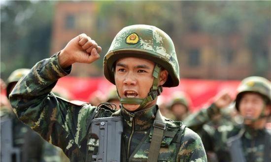 新兵连普通人能扛下来吗？挑战与成长并存，新兵连，普通人面临的挑战与成长之路