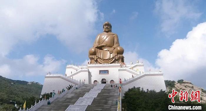 台媒关注山东舰和辽宁舰驶出基地，揭示中国海军力量的新动向，山东舰与辽宁舰动态，揭示中国海军力量新动向