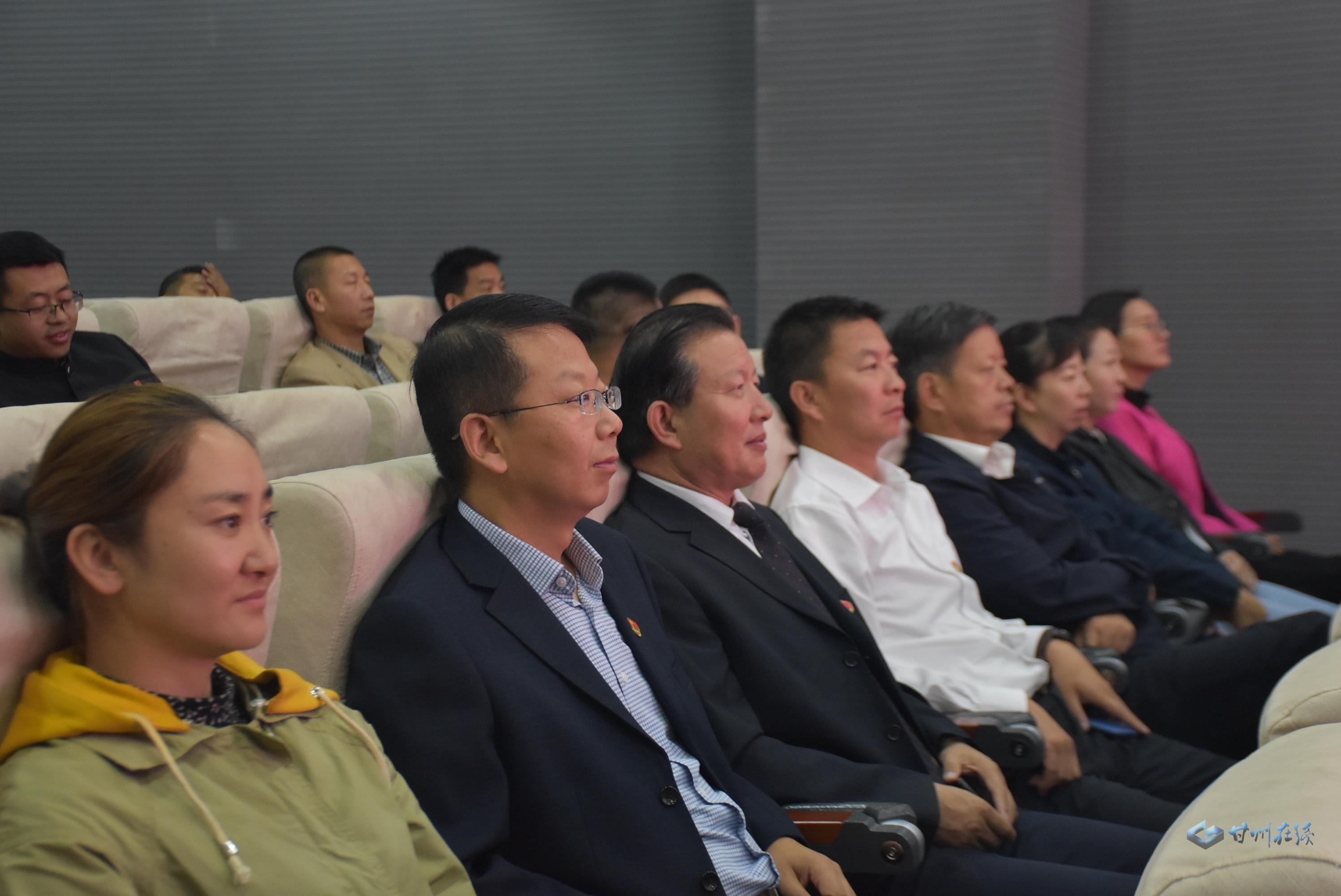 女兵进行曲军乐表演的壮丽画卷，女兵军乐表演的壮丽画卷，军乐风采与巾帼英姿展露无遗