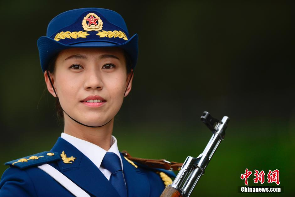 中国人民解放军仪仗队女兵风采，中国人民解放军仪仗队女兵的魅力风采