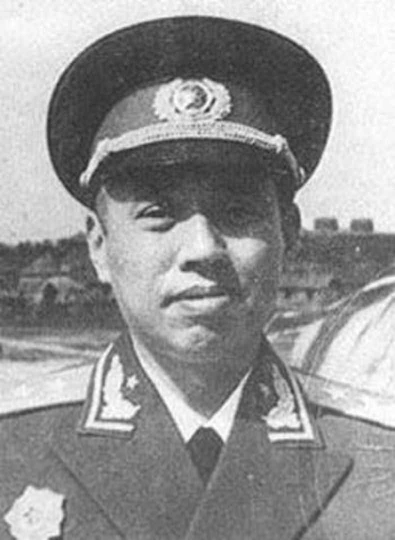 周柏青少将履新职务，勇担新使命，续写新篇章，周柏青少将履新职务，勇担使命，开启新篇章