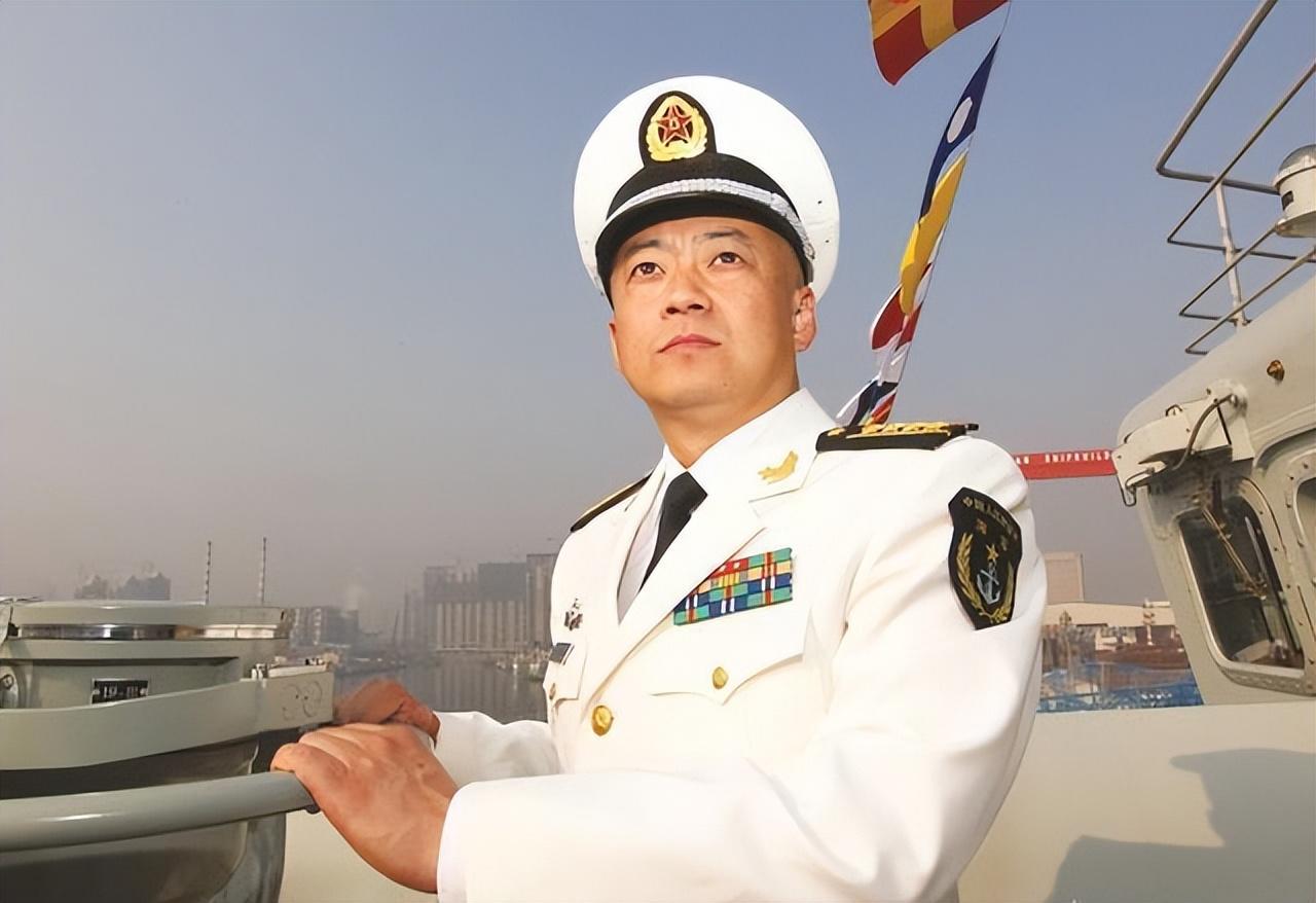 航母舰长，军衔与职责的完美结合，航母舰长，军衔与职责的卓越典范