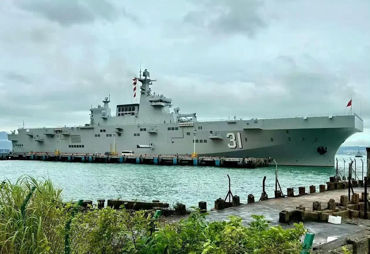 海南075型两栖攻击舰，中国海军力量的新里程碑，海南075型两栖攻击舰，中国海军力量的崭新里程碑