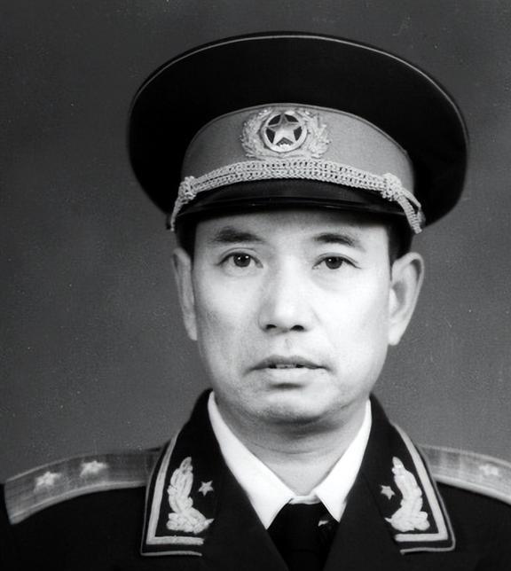 李中林中将个人简历，李中林中将个人简历，军事生涯与成就概览