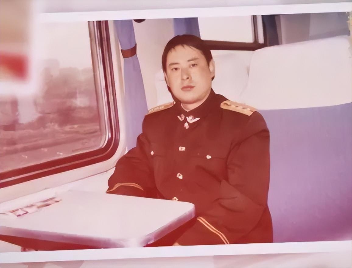 武警警服，荣耀与责任的象征，武警警服，荣耀与责任的标志