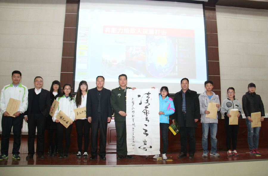 国防大学梁教授，学术精英与军事教育的领航者，国防大学梁教授，学术精英引领军事教育领航前行