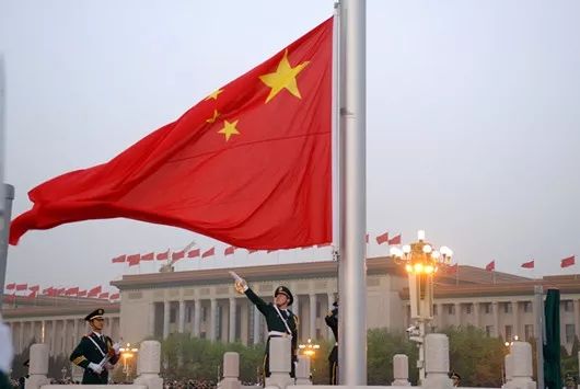 三军仪仗队升国旗，荣耀与庄严的象征，三军仪仗队升国旗，荣耀与庄严的国威展现