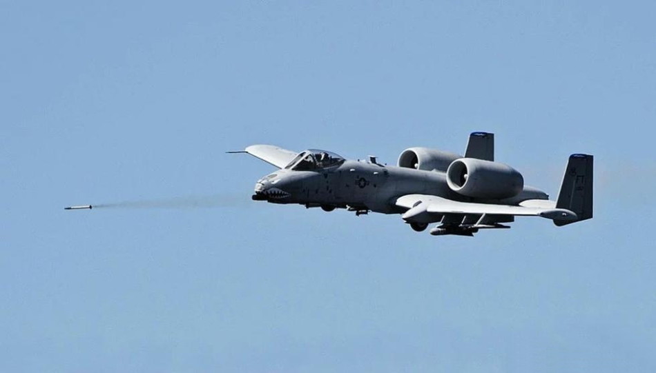A-10攻击机对地打击的威力和战略价值，A-10攻击机的对地打击威力与战略价值解析