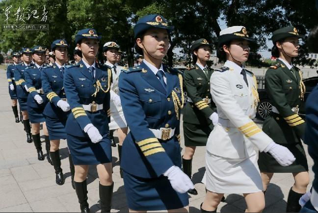 中国人民解放军女兵图片，展现力量与荣耀，中国人民解放军女兵风采，力量与荣耀的展现