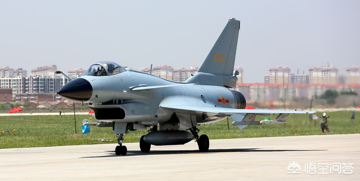 歼-10战斗机能挂多少导弹，解析中国空军的强大战力，歼-10战斗机的导弹挂载能力与解析中国空军的强大战力