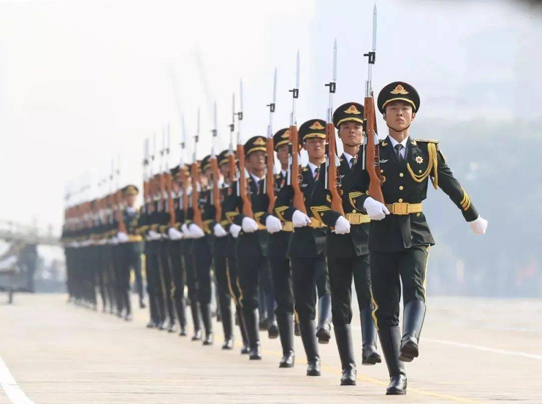 三军仪仗队国旗手的荣耀与使命，三军仪仗队国旗手的荣耀使命与担当