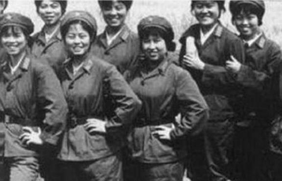 中国女兵的成长经历，坚韧、勇气与荣耀，中国女兵的成长之路，坚韧、勇气铸就荣耀
