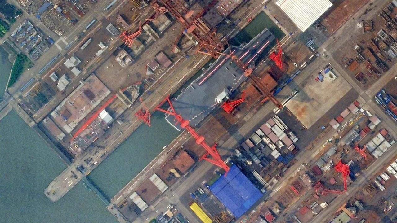 国产航母新纪元，003航母昨日下水命名仪式隆重举行，国产航母新纪元启航，003航母下水命名仪式盛大举行
